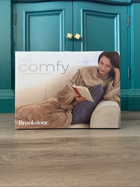 Brookstone Comfy Wearable Blanket – Beige/Taupe